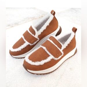 Yellow Box Cozy Vegan Shearling Slip
On Loafer (Size 9.5 Chestnut)